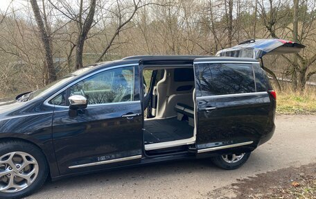 Chrysler Pacifica (RU), 2022 год, 5 900 000 рублей, 7 фотография