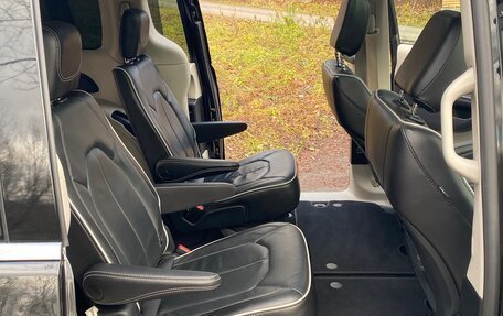 Chrysler Pacifica (RU), 2022 год, 5 900 000 рублей, 13 фотография