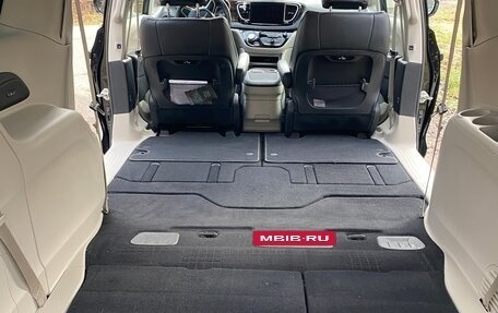 Chrysler Pacifica (RU), 2022 год, 5 900 000 рублей, 10 фотография