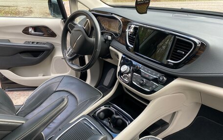 Chrysler Pacifica (RU), 2022 год, 5 900 000 рублей, 17 фотография