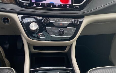 Chrysler Pacifica (RU), 2022 год, 5 900 000 рублей, 20 фотография