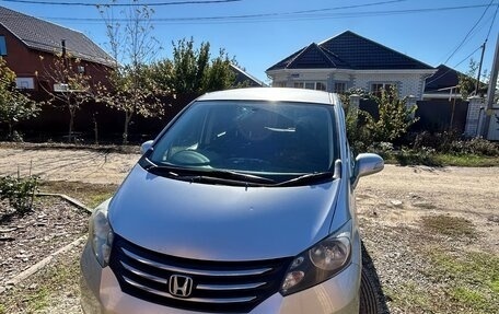 Honda Freed I, 2010 год, 890 000 рублей, 2 фотография