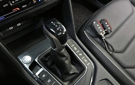 Volkswagen Tiguan II, 2024 год, 4 450 000 рублей, 7 фотография