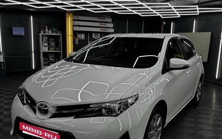 Toyota Auris II, 2013 год, 1 250 000 рублей, 2 фотография