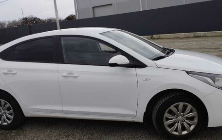 Hyundai Solaris II рестайлинг, 2017 год, 1 240 000 рублей, 4 фотография