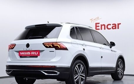 Volkswagen Tiguan II, 2023 год, 5 630 000 рублей, 2 фотография