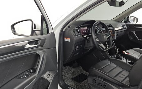 Volkswagen Tiguan II, 2023 год, 5 630 000 рублей, 10 фотография