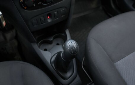 Renault Logan II, 2018 год, 608 000 рублей, 7 фотография