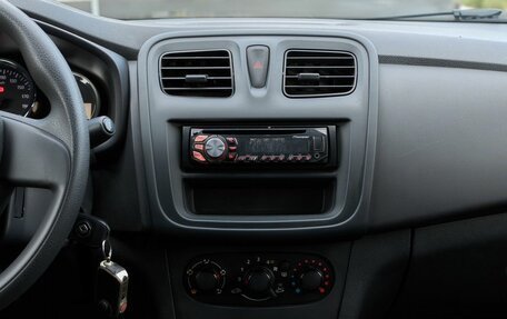 Renault Logan II, 2018 год, 608 000 рублей, 12 фотография