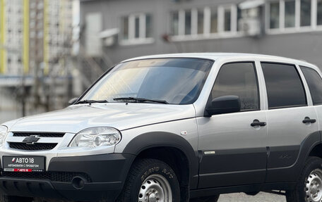 Chevrolet Niva I рестайлинг, 2013 год, 559 000 рублей, 2 фотография
