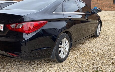 Hyundai Sonata VI, 2010 год, 975 000 рублей, 2 фотография