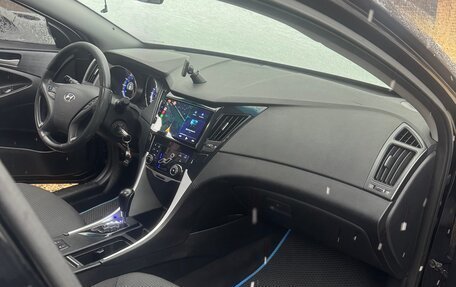 Hyundai Sonata VI, 2010 год, 975 000 рублей, 5 фотография