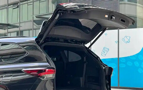 Toyota Highlander, 2024 год, 5 500 000 рублей, 7 фотография