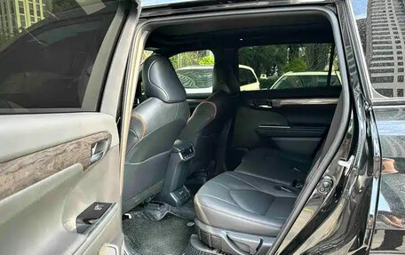 Toyota Highlander, 2024 год, 5 500 000 рублей, 16 фотография