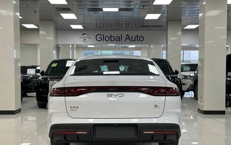 BYD Qin, 2024 год, 3 000 000 рублей, 5 фотография