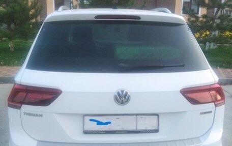 Volkswagen Tiguan II, 2018 год, 2 400 000 рублей, 2 фотография