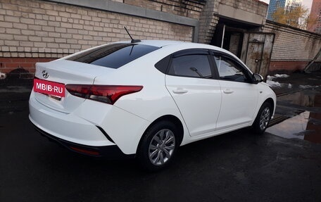 Hyundai Solaris II рестайлинг, 2021 год, 1 575 000 рублей, 4 фотография