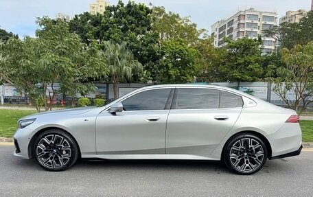 BMW 5 серия, 2025 год, 5 410 005 рублей, 6 фотография