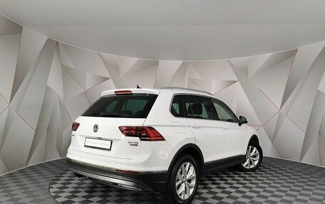 Volkswagen Tiguan II, 2017 год, 2 395 000 рублей, 2 фотография