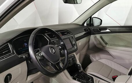 Volkswagen Tiguan II, 2017 год, 2 395 000 рублей, 19 фотография