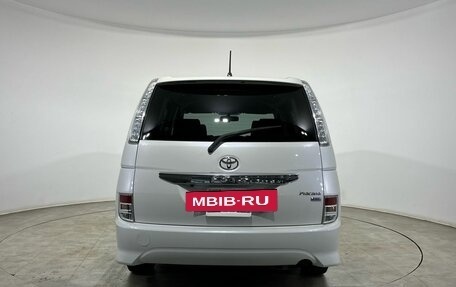 Toyota ISis I, 2013 год, 1 300 000 рублей, 3 фотография