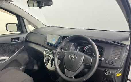 Toyota ISis I, 2013 год, 1 300 000 рублей, 8 фотография