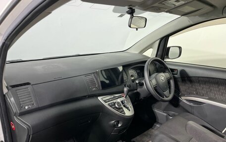 Toyota ISis I, 2013 год, 1 300 000 рублей, 9 фотография