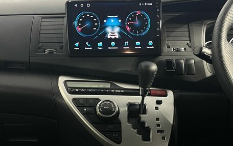 Toyota ISis I, 2013 год, 1 300 000 рублей, 11 фотография