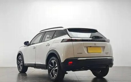 Peugeot 2008 II, 2022 год, 1 750 000 рублей, 6 фотография