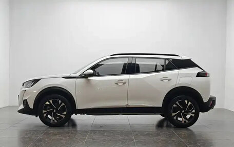 Peugeot 2008 II, 2022 год, 1 750 000 рублей, 7 фотография