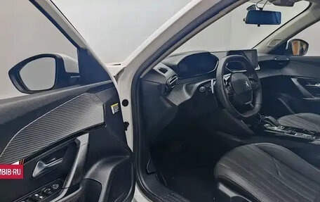 Peugeot 2008 II, 2022 год, 1 750 000 рублей, 11 фотография