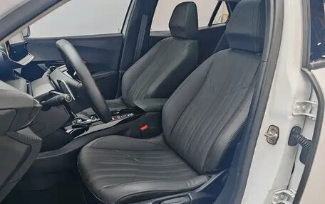 Peugeot 2008 II, 2022 год, 1 750 000 рублей, 14 фотография