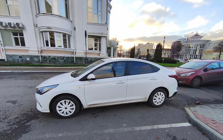 Hyundai Solaris II рестайлинг, 2021 год, 1 370 000 рублей, 4 фотография