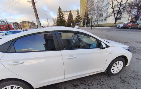 Hyundai Solaris II рестайлинг, 2021 год, 1 370 000 рублей, 10 фотография