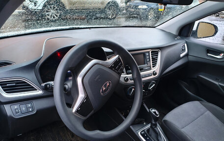 Hyundai Solaris II рестайлинг, 2021 год, 1 370 000 рублей, 11 фотография