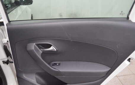 Volkswagen Polo VI (EU Market), 2011 год, 590 000 рублей, 18 фотография