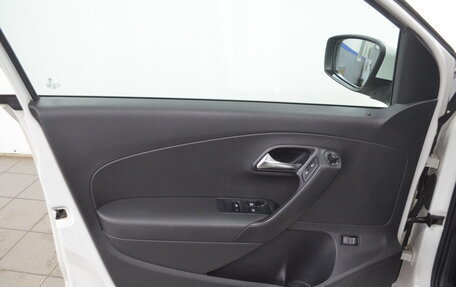 Volkswagen Polo VI (EU Market), 2011 год, 590 000 рублей, 19 фотография