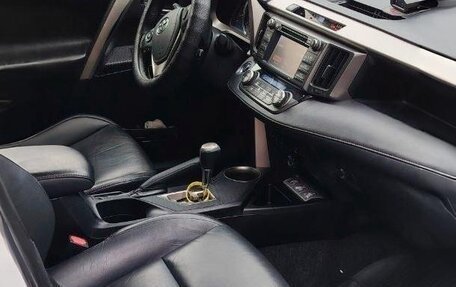 Toyota RAV4, 2013 год, 2 050 000 рублей, 24 фотография