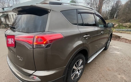 Toyota RAV4, 2016 год, 2 800 000 рублей, 26 фотография