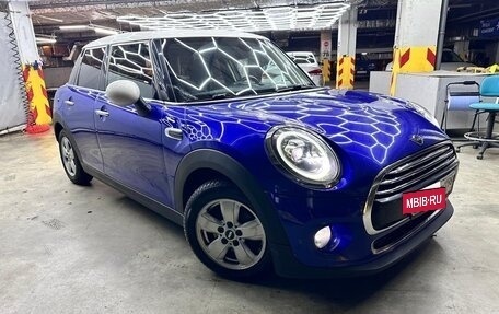 MINI Hatch, 2018 год, 1 800 000 рублей, 2 фотография