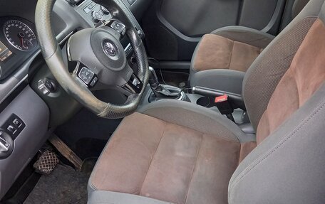 Volkswagen Touran III, 2012 год, 1 300 000 рублей, 10 фотография