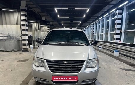 Chrysler Voyager IV, 2002 год, 780 000 рублей, 2 фотография