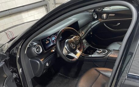 Mercedes-Benz E-Класс, 2018 год, 2 350 000 рублей, 6 фотография