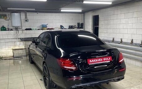 Mercedes-Benz E-Класс, 2018 год, 2 350 000 рублей, 3 фотография