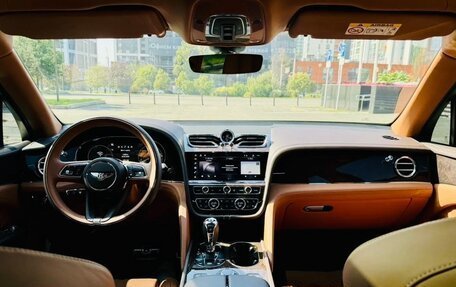 Bentley Bentayga I, 2022 год, 20 890 000 рублей, 13 фотография