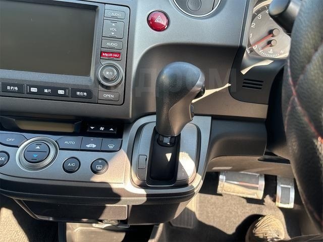 Honda Stream II рестайлинг, 2009 год, 880 000 рублей, 13 фотография