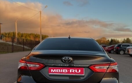 Toyota Camry, 2018 год, 2 490 000 рублей, 2 фотография