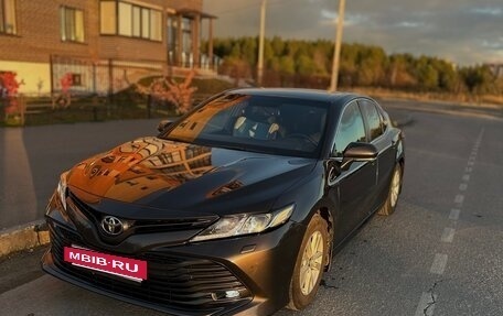 Toyota Camry, 2018 год, 2 490 000 рублей, 4 фотография