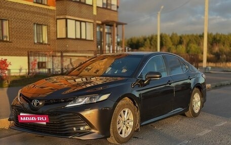 Toyota Camry, 2018 год, 2 490 000 рублей, 5 фотография