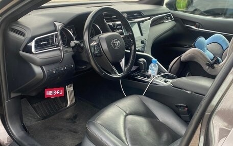 Toyota Camry, 2018 год, 2 490 000 рублей, 8 фотография